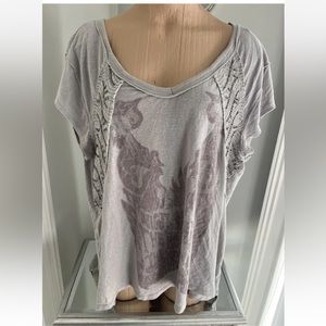 We the Free Beaded Mesh Split Back Tee gray

SIZE MEDIUM